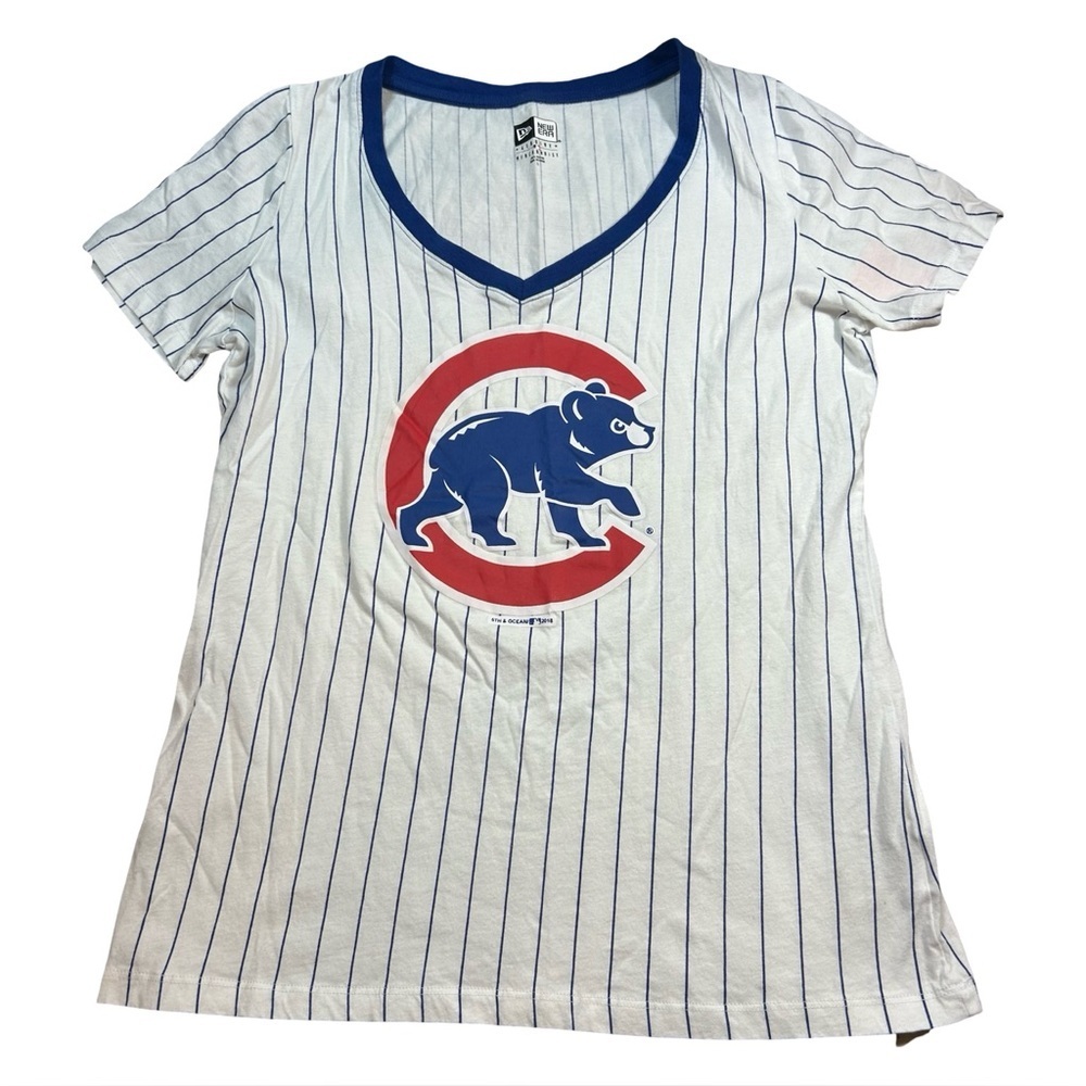 Chicago Cubs Women’s V-Neck Tee – Size L